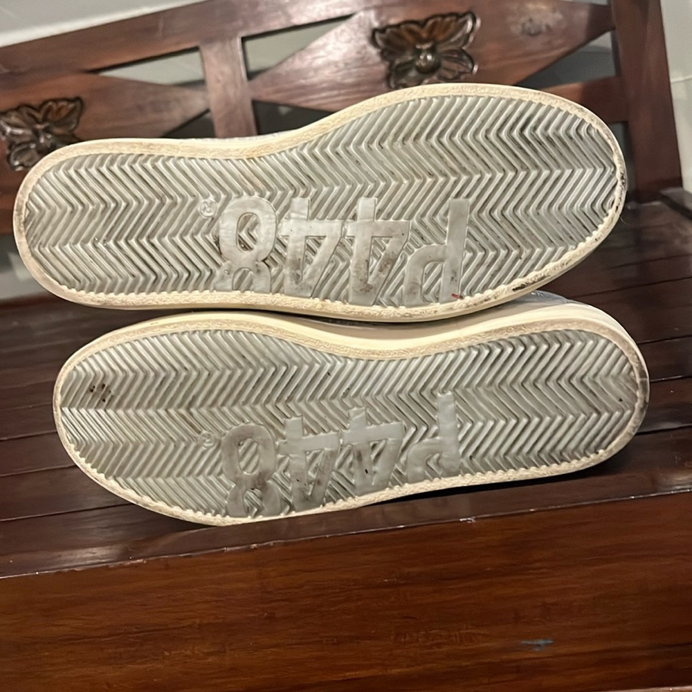 P448 Women's White and Silver Textured Sneakers - Picture 2 of 16